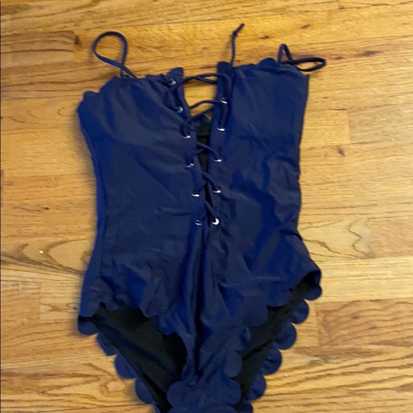 Shein navy scalloped bathing suit small